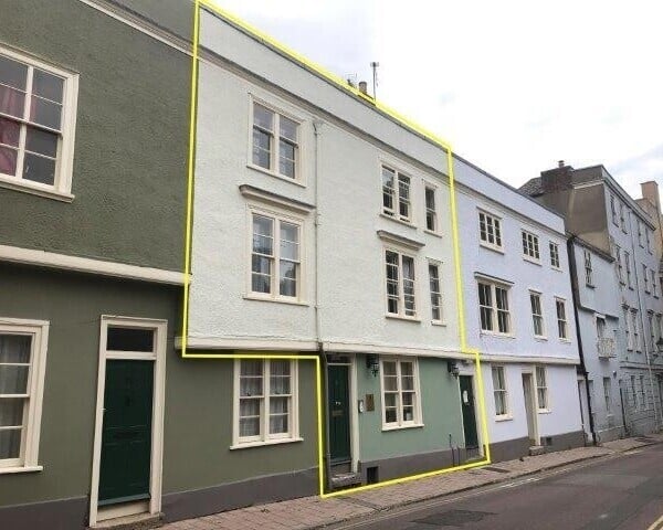 OXFORD CITY LICENSED GUEST HOUSE - RARE BUSINESS OPPORTUNITY. Superb central trading location. Photo 1