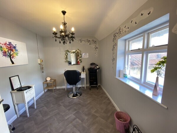 Leasehold hair and beauty salon  for sale in the historic town of Amesbury Wiltshire Photo 1