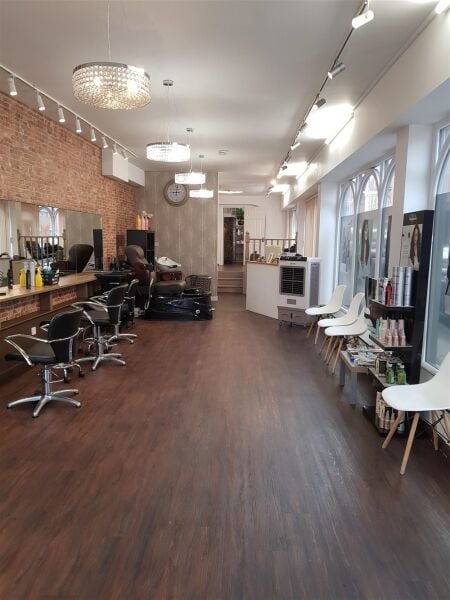 SUPERB UNISEX HAIR & BEAUTY SALON IN GUILDFORD TOWN CENTRE SUPERB UNISEX HAIR & BEAUTY SALON IN GUILDFORD TOWN CENTRE