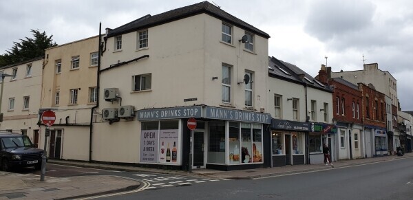 FREEHOLD OFF-LICENCE WITH 2 x SELF-CONTAINED TWO-BEDROOM FLATS, Cheltenham, Gloucestershire Photo 1