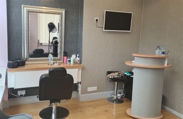LADIES ONLY NAILS & BEAUTY SALON IN LONDON SW18 LADIES ONLY NAILS & BEAUTY SALON IN LONDON SW18