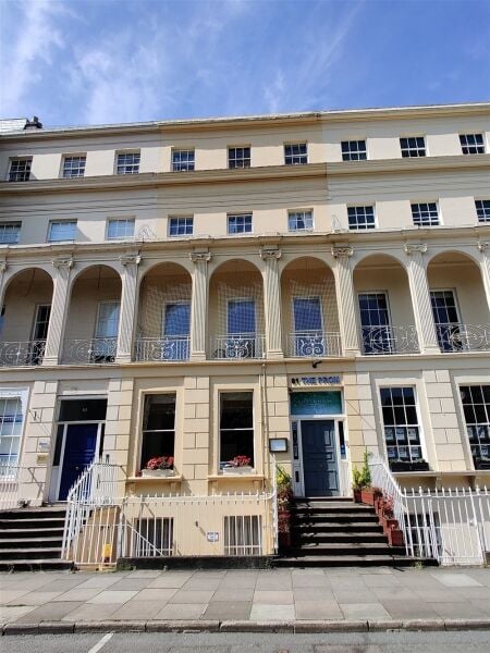 HOTEL IN THE BEAUTIFUL SPA TOWN OF CHELTENHAM HOTEL IN THE BEAUTIFUL SPA TOWN OF CHELTENHAM
