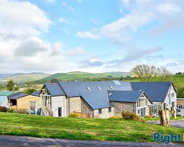 A WELL-REGARDED PROVIDER OF SELF-CATERED HOLIDAY ACCOMMODATION Photo 1