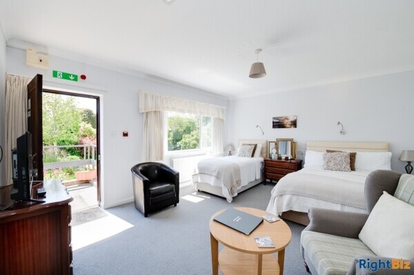 SUPERB 10 BED GUEST HOUSE - CHICHESTER Photo 1