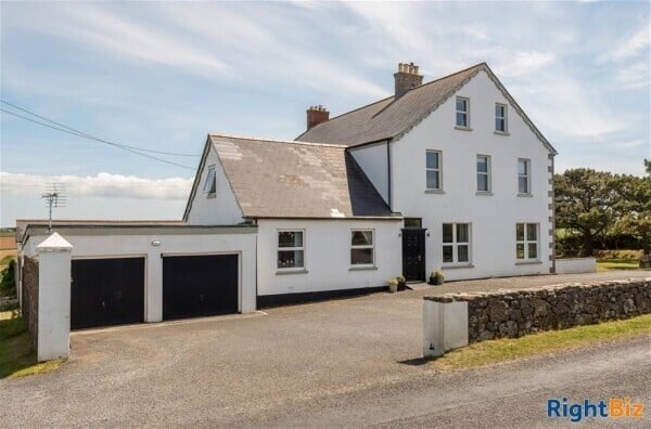 Immaculate Hotel on the North Cornish Coastline For Sale in Perranporth Photo 1