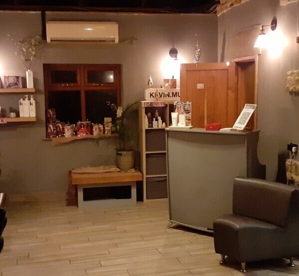 IMMACULATE HAIR SALON, SOUTH YORKSHIRE - OUTSTANDING AFFLUENT LOCATION Photo 1
