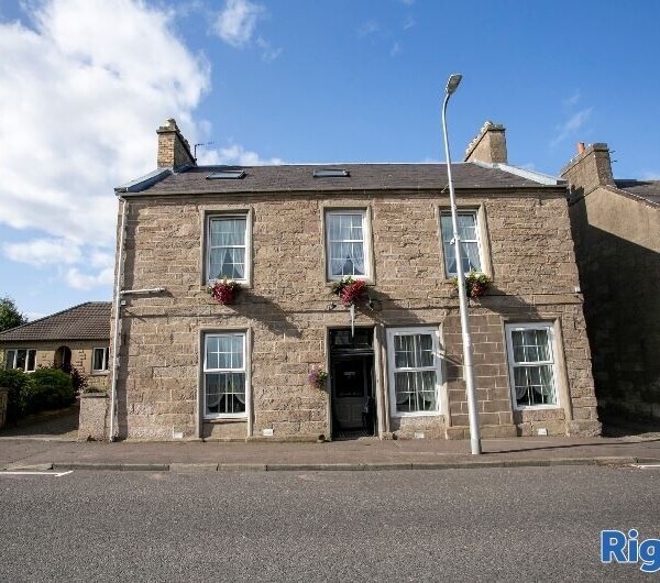 For Sale - Well Presented 6-Bedroom Guesthouse in Affluent Tourist Town in Central Scotland. Photo 1