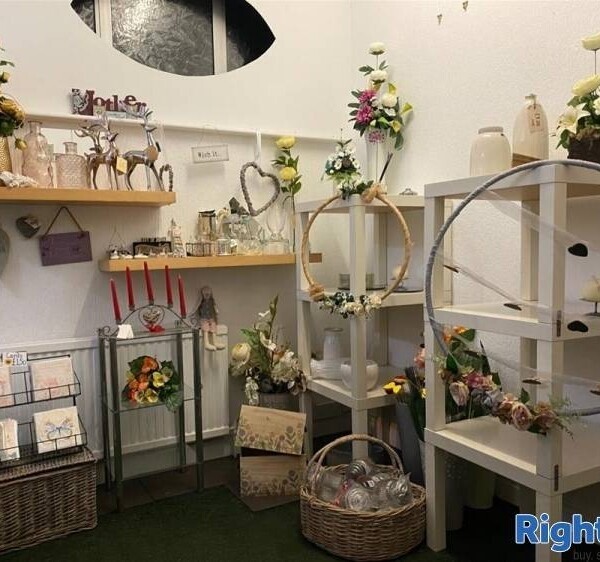 Well Established Florist- West Yorkshire Photo 1