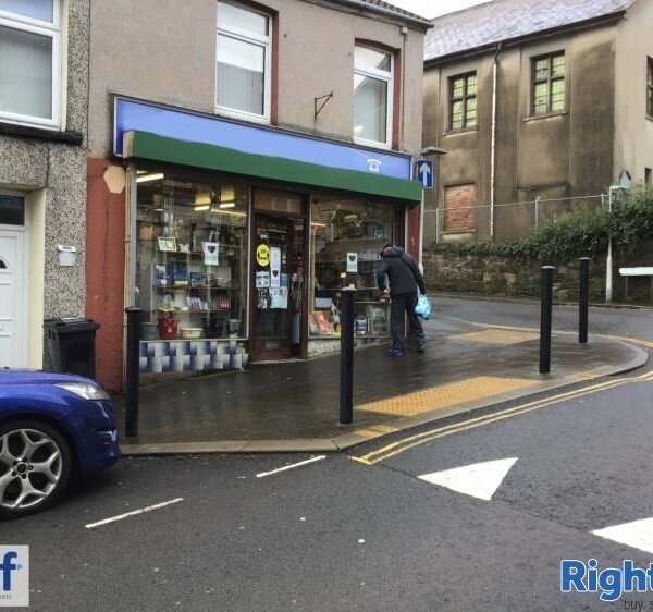 CHEAP PRICED FREEHOLD COMMERCIAL PROPERTY, TREHARRIS, SOUTH WALES. Photo 1