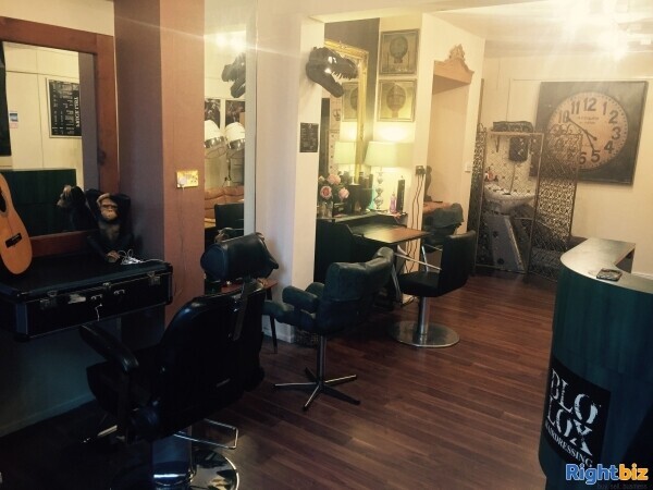 Salon in Lichfield with accommodation Photo 1