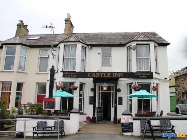 LLYN PENINSULA - COASTAL TOWN FREEHOUSE Photo 1