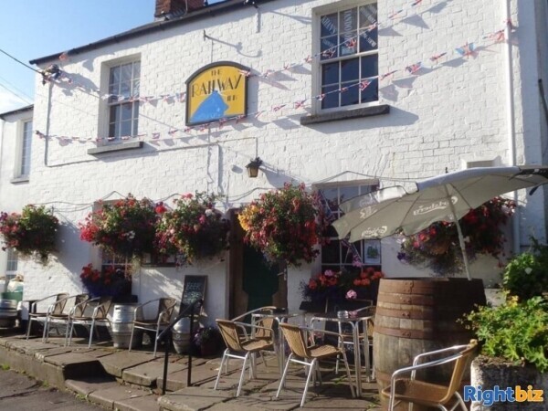 GLOUCESTERSHIRE - ESTABLISHED AWARD WINNING REAL ALE & CIDER VENUE Photo 1
