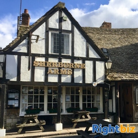 COTSWOLDS - HISTORIC MARKET SQUARE INN Photo 1