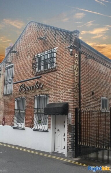 GREAT YARMOUTH - SEAFRONT CHAMPAGNE BAR WITH PLANNING PERMISSION FOR MULTIPLE FLATS AND HOUSES Photo 1