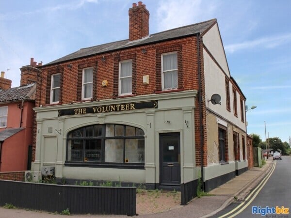 SUFFOLK - 5 BED PUB IN RESIDENTIAL AREA Photo 1