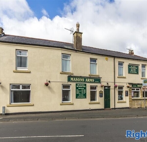NORTHUMBERLAND - BUSY COASTAL PUB Photo 1