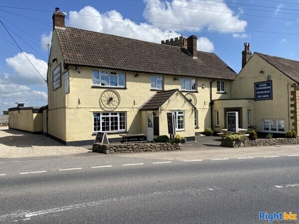 SOMERSET - VILLAGE FREE HOUSE Photo 1