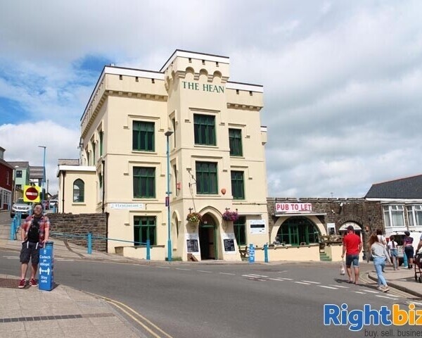 SAUNDERSFOOT BEACH FRONT - TRADITIONAL PUB OVERLOOKING SAUNDERSFOOT BEACH Photo 1