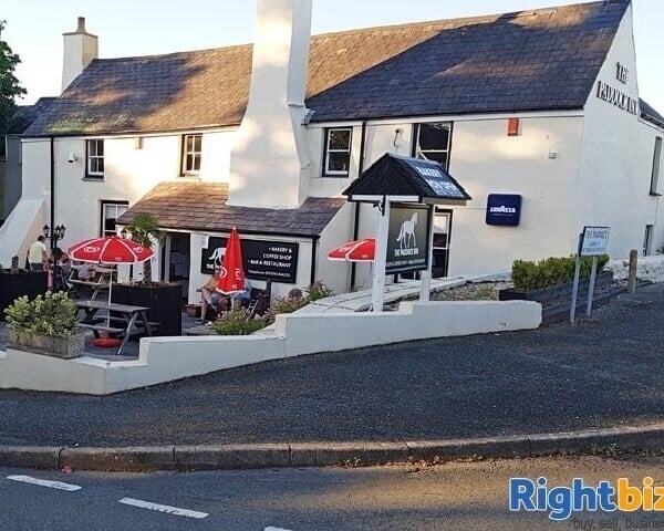 PEMBROKESHIRE (NEAR TENBY) - VILLAGE CENTRE CATERING LED PUBLIC HOUSE Photo 1