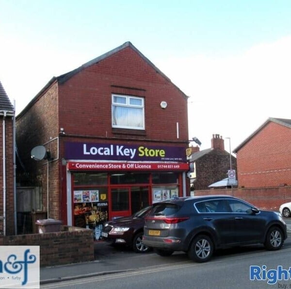 EMPTY CONVENIENCE STORE - ST HELENS MERSEYSIDE Photo 1