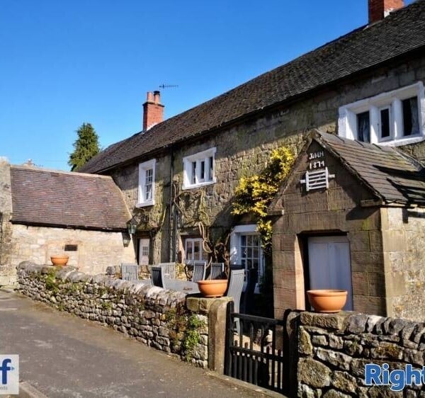Beautiful Village Pub/Restaurant - Nr Peak District, Derbyshire Photo 1