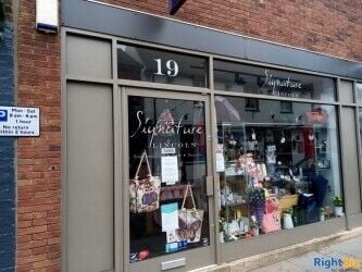 Well Established Handbag and Accessories Store in Lincoln. Premium Bailgate Location Well Established Handbag and Accessories Store in Lincoln. Premium Bailgate Location