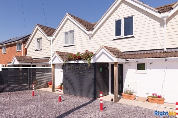 High Quality Home & Income B&B - Lymington Photo 1
