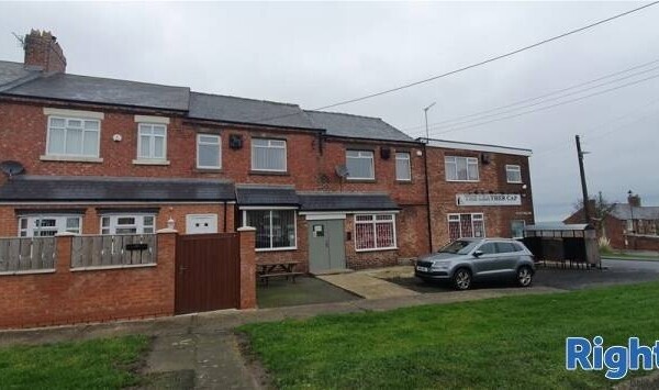 Freehold  Sports &  Social Club Pub with Accommodation in County Durham Photo 1