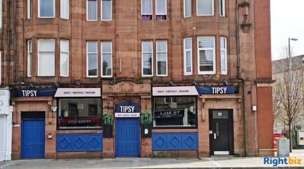GOOD SIZE LOUNGE BAR FOR SALE PAISLEY Photo 1