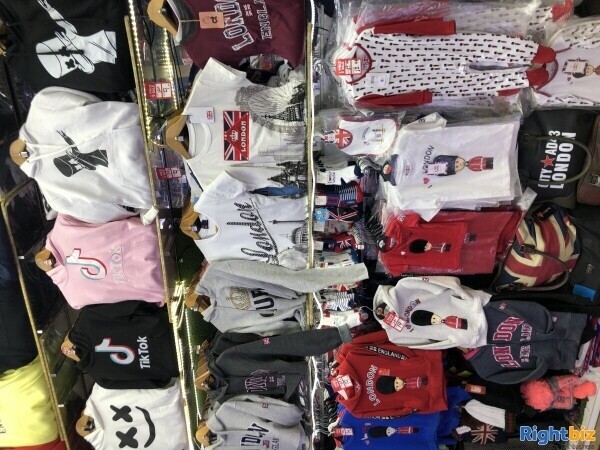 Piccadilly Circus London gift shop Photo 1