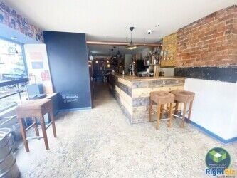 LICENSED BAR: LONGTON, PRESTON: Photo 1