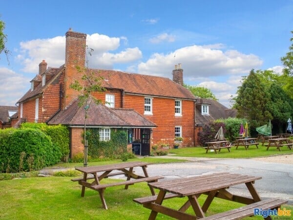 HAMPSHIRE - QUINTESSENTIAL PUB Photo 1