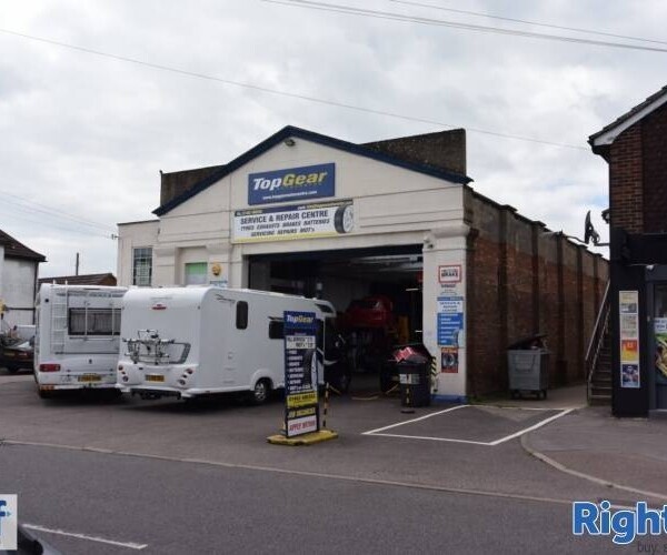 Long Established MOT and Service Centre with Freehold Photo 1