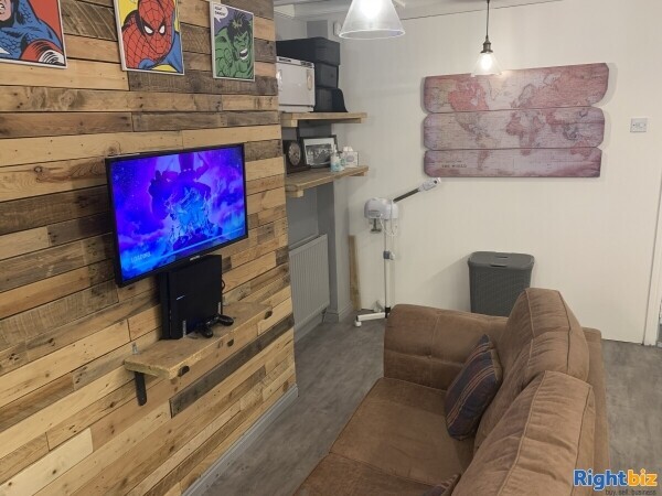 Renovated, staffed, Successful barber shop Photo 1