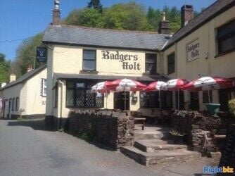 SOMERSET - EXMOOR NATIONAL PARK FREEHOUSE WITH HOLIDAY COTTAGE & BARN