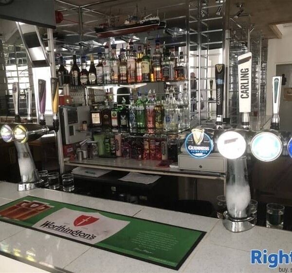 Beautifully Renovated Modern Bar with Comfortable Atmosphere & Accomodation Photo 1