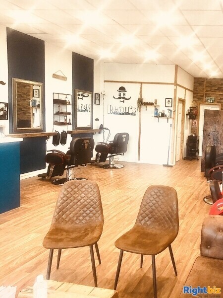 Leasehold barbers/hair salon for sale Photo 2