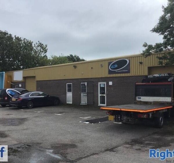 HIGH SALES (£500k+p.a), THRIVING HOT TUB/SPA BUSINESS IN SOUTH WALES Photo 1