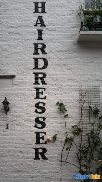UNISEX HAIR & BEAUTY SALON in developing Oxfordshire town. Photo 1