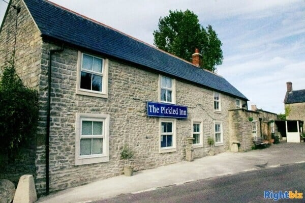 SOMERSET FREEHOUSE SITUATED IN CENTRE OF LARGE VILLAGE Photo 1
