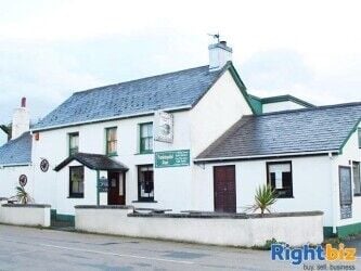 CEREDIGION - COASTAL VILLAGE PUBLIC HOUSE & RESTAURANT SURROUNDED BY A LARGE NUMBER OF HOLIDAY PARKS