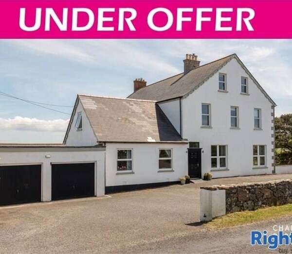 Under Offer: Immaculate Hotel on the North Cornish Coastline For Sale in Perranporth Photo 1