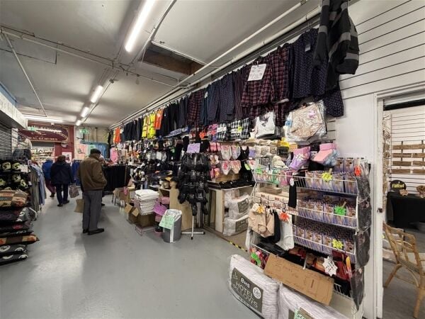 Retail For Sale in Leeds Retail For Sale in Leeds