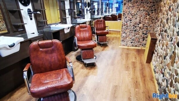BUSY GENTS’ BARBERSHOP SITUATED IN THE TOWN OF DUNFERMLINE, IN FIFE, SCOTLAND Photo 1