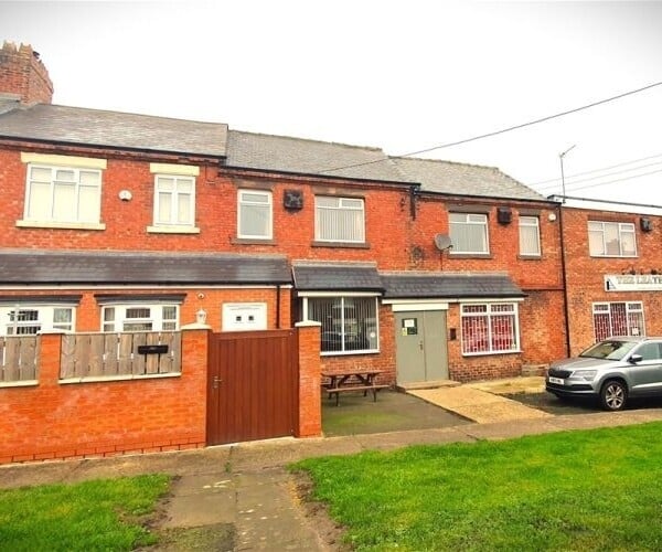 Freehold  Sports &  Social Club Pub with Separate house in County Durham Photo 1