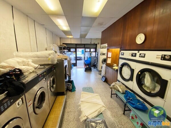 DRY CLEANERS & LAUNDERETTES: WIGAN: Photo 1