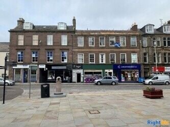 Freehold Lock Up Public House in the popular town of Montrose.  (ref 1410)