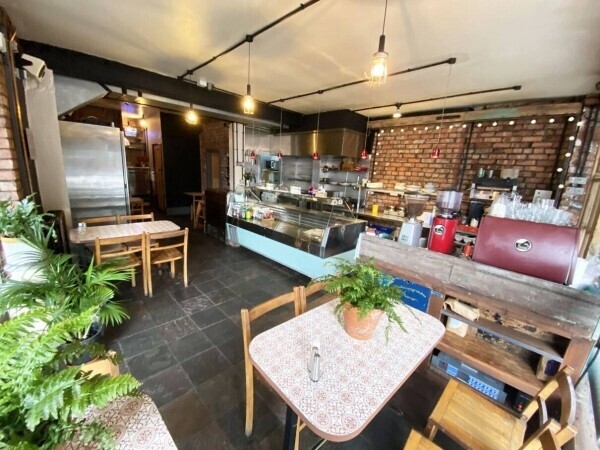 CAFE: EAST DIDSBURY: Photo 1