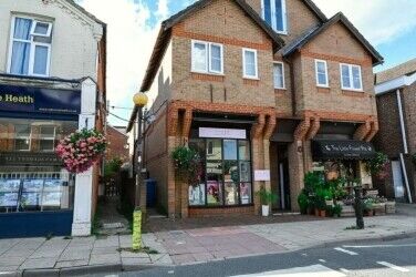 Established Hair Salon - Berkshire Photo 1