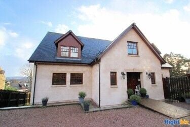 Luxurious Guest House for Sale in the Heart of the Highlands